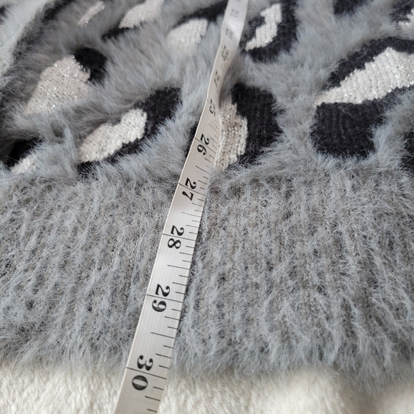 Gabrielle Union | EUC Long Gray Fuzzy Leopard Cozy Button Up Cardigan (SIZE M) - Picture 11 of 15